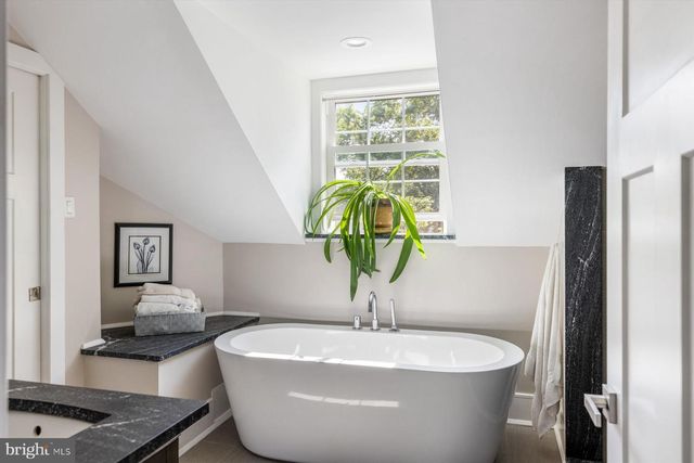 4981 NEW RD, New Hope, PA 18938