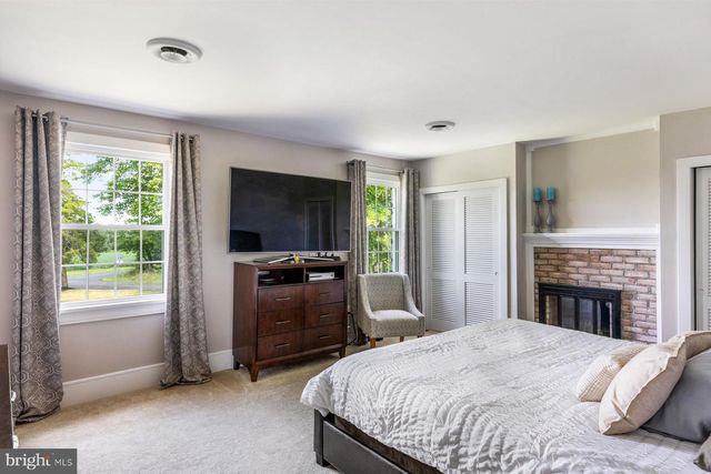 4981 NEW RD, New Hope, PA 18938