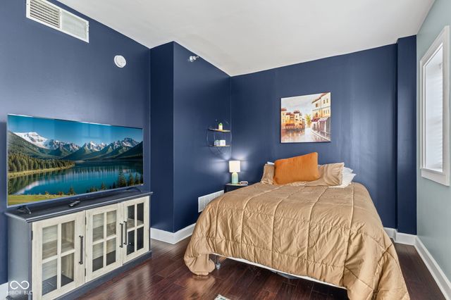 230 E 9th Street 411, Indianapolis, IN 46204