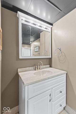 230 E 9th Street 411, Indianapolis, IN 46204