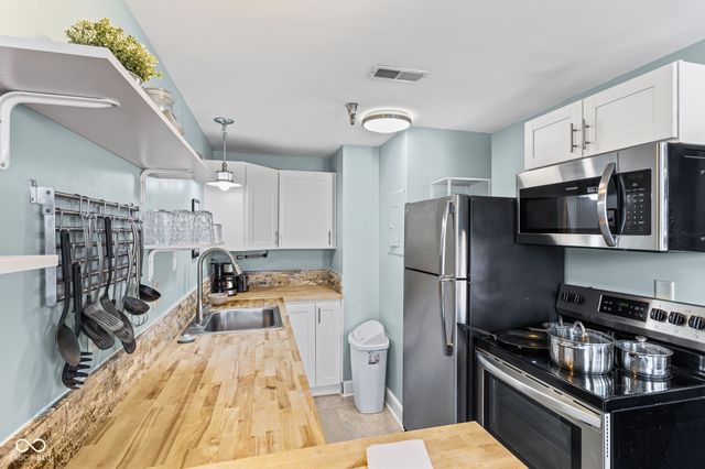 230 E 9th Street 411, Indianapolis, IN 46204