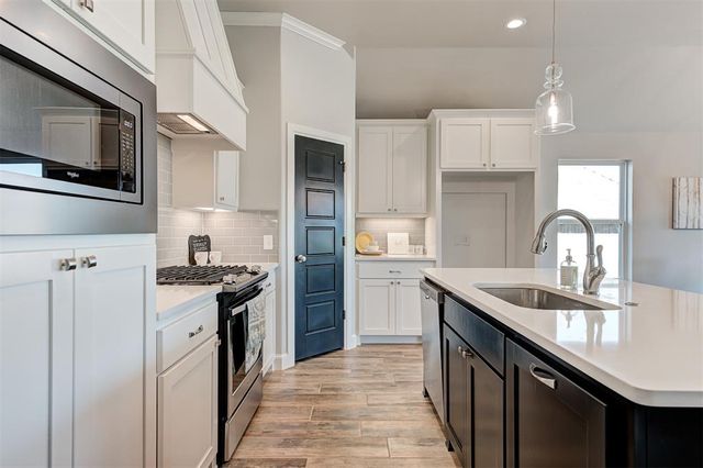 4825 Sand Lily Lane, Edmond, OK 73034