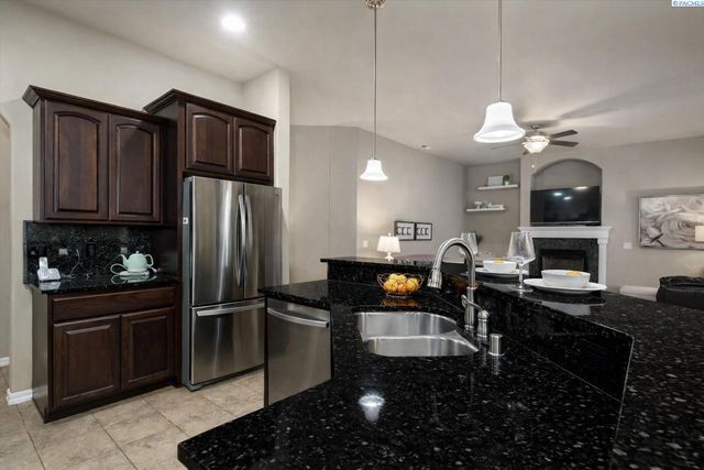 1527 Jade Ave., West Richland, WA 99353