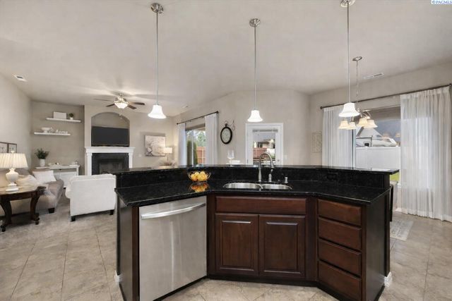 1527 Jade Ave., West Richland, WA 99353