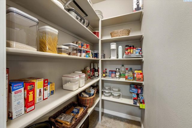 1527 Jade Ave., West Richland, WA 99353