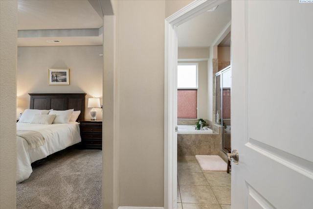 1527 Jade Ave., West Richland, WA 99353