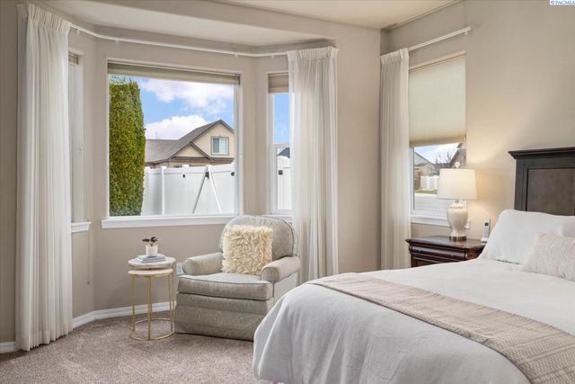 1527 Jade Ave., West Richland, WA 99353