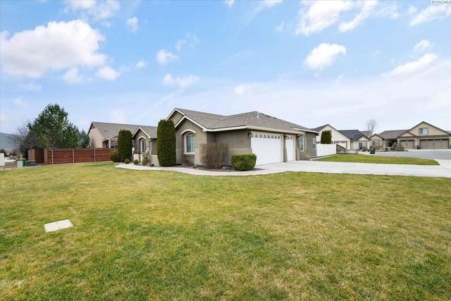 1527 Jade Ave., West Richland, WA 99353