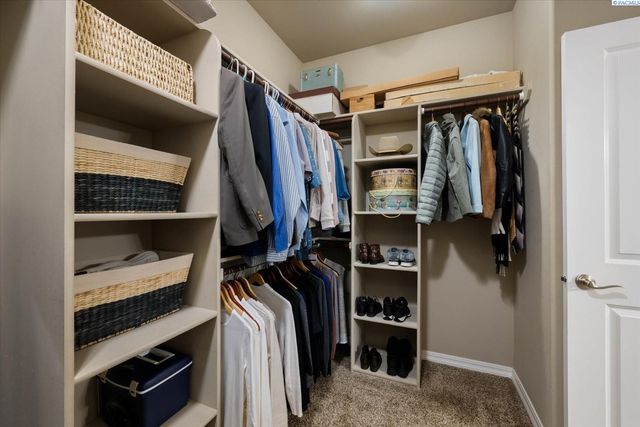 1527 Jade Ave., West Richland, WA 99353