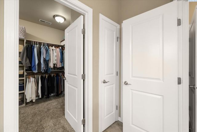 1527 Jade Ave., West Richland, WA 99353