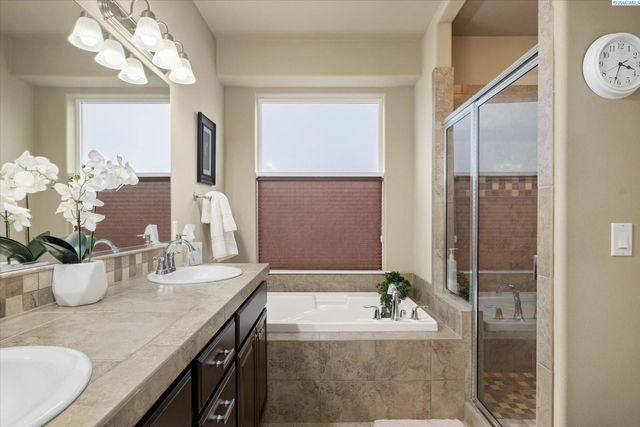 1527 Jade Ave., West Richland, WA 99353