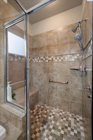 1527 Jade Ave., West Richland, WA 99353