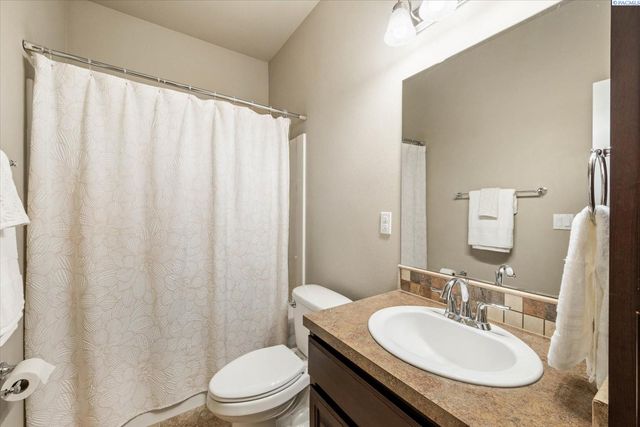 1527 Jade Ave., West Richland, WA 99353