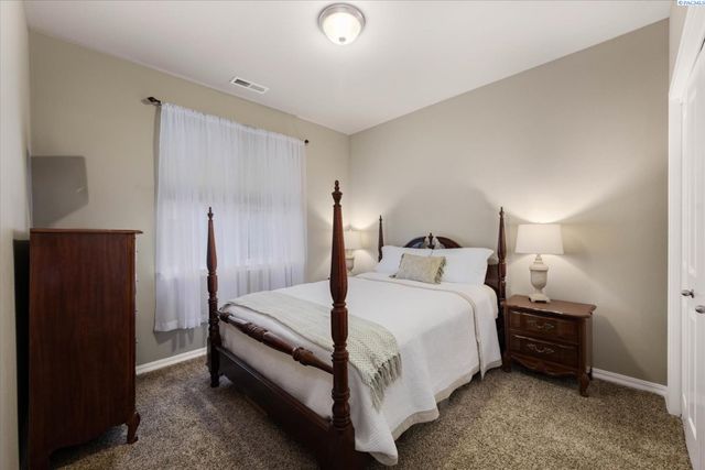 1527 Jade Ave., West Richland, WA 99353