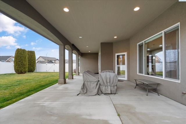 1527 Jade Ave., West Richland, WA 99353