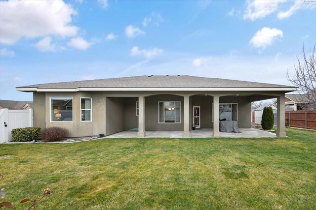 1527 Jade Ave., West Richland, WA 99353