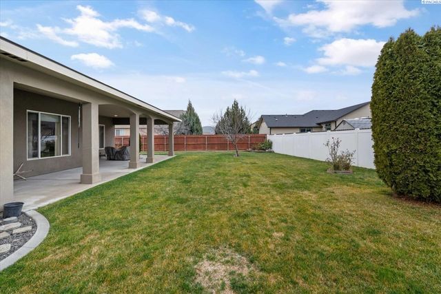 1527 Jade Ave., West Richland, WA 99353