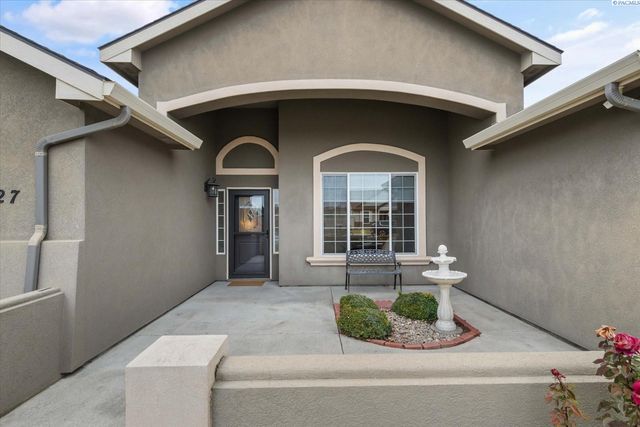 1527 Jade Ave., West Richland, WA 99353