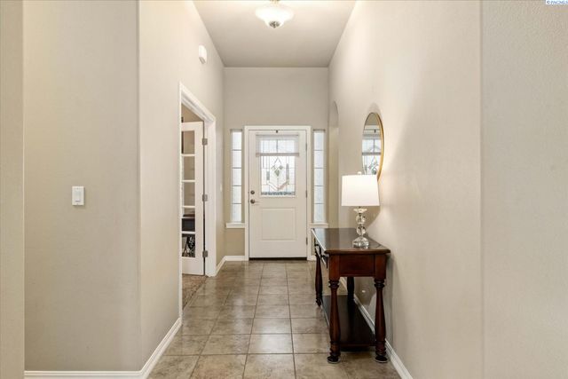 1527 Jade Ave., West Richland, WA 99353