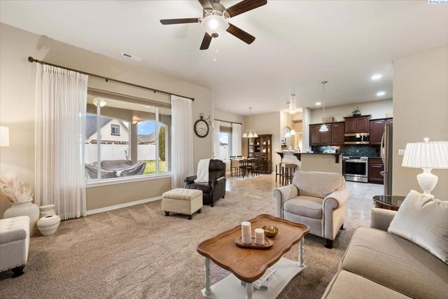 1527 Jade Ave., West Richland, WA 99353