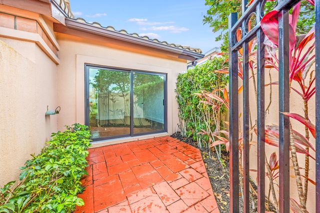 6388 Via Rosa, Boca Raton, FL 33433