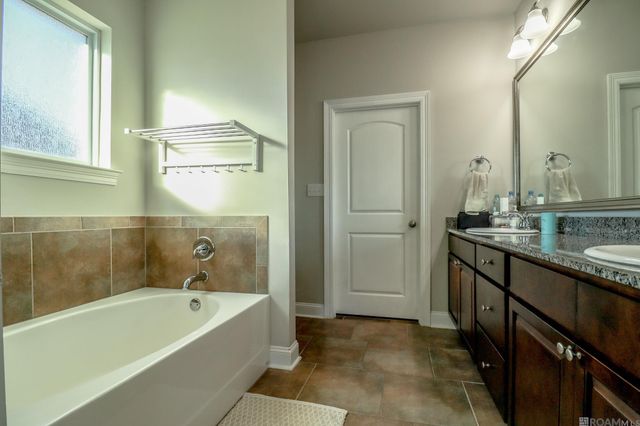 1722 S Gonzales Trace Ave, Gonzales, LA 70737