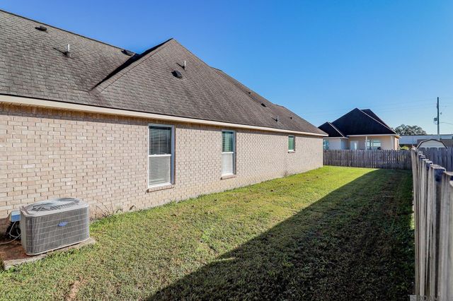 1722 S Gonzales Trace Ave, Gonzales, LA 70737