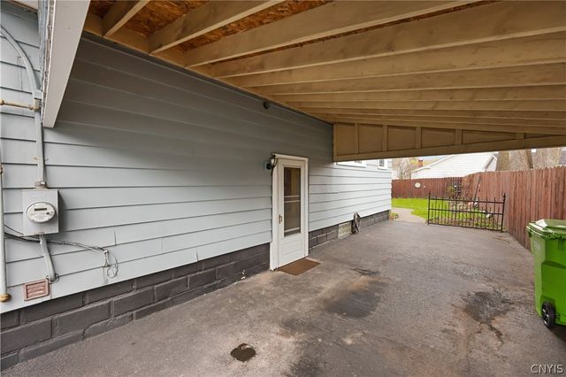 220 Roxford Road North, Salina, NY 13208