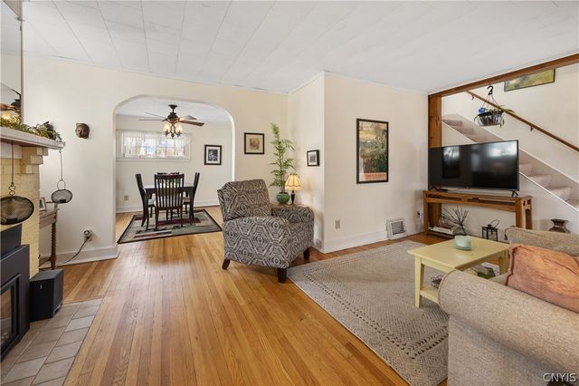 220 Roxford Road North, Salina, NY 13208