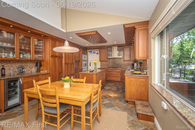 19415 Riverside Drive, Beverly Hills Village, MI 48025