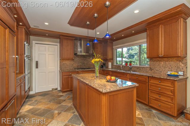 19415 Riverside Drive, Beverly Hills Village, MI 48025