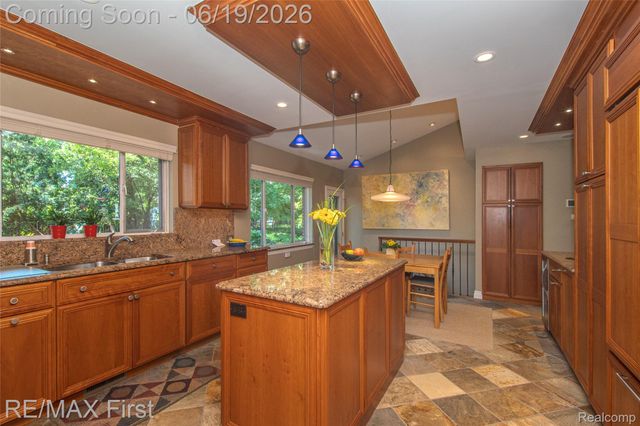19415 Riverside Drive, Beverly Hills Village, MI 48025