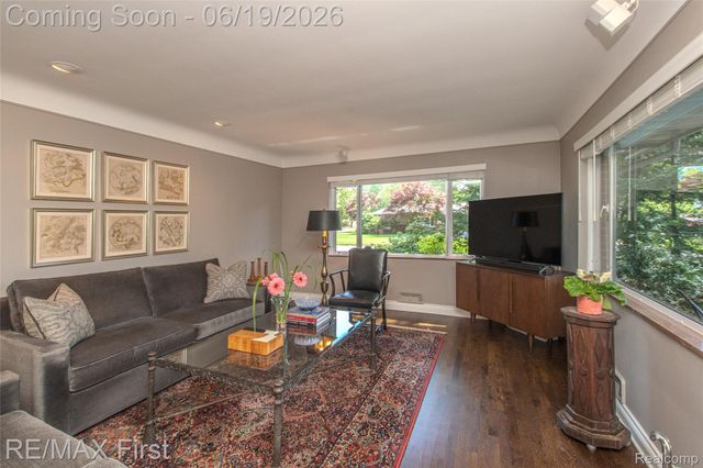 19415 Riverside Drive, Beverly Hills Village, MI 48025