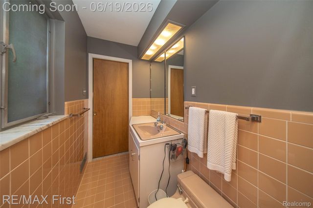 19415 Riverside Drive, Beverly Hills Village, MI 48025