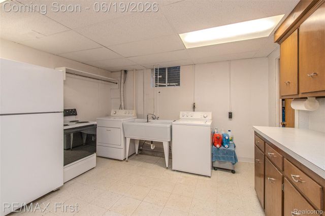 19415 Riverside Drive, Beverly Hills Village, MI 48025