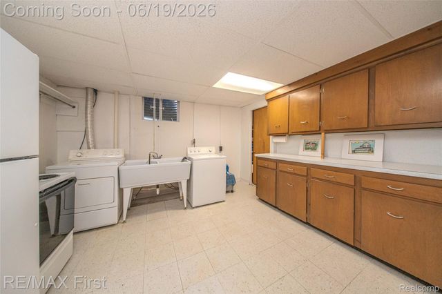 19415 Riverside Drive, Beverly Hills Village, MI 48025