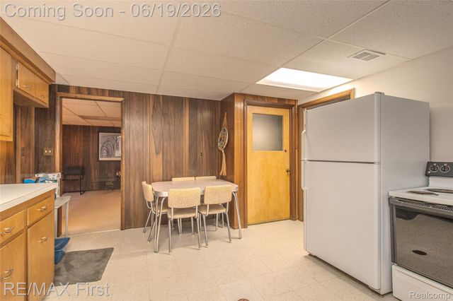 19415 Riverside Drive, Beverly Hills Village, MI 48025