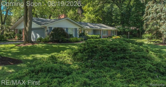 19415 Riverside Drive, Beverly Hills Village, MI 48025