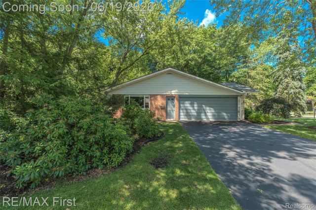 19415 Riverside Drive, Beverly Hills Village, MI 48025