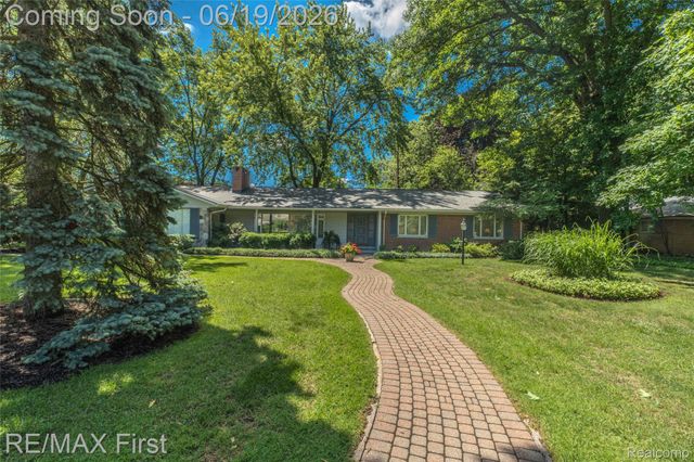 19415 Riverside Drive, Beverly Hills Village, MI 48025