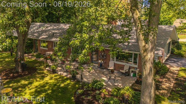 19415 Riverside Drive, Beverly Hills Village, MI 48025