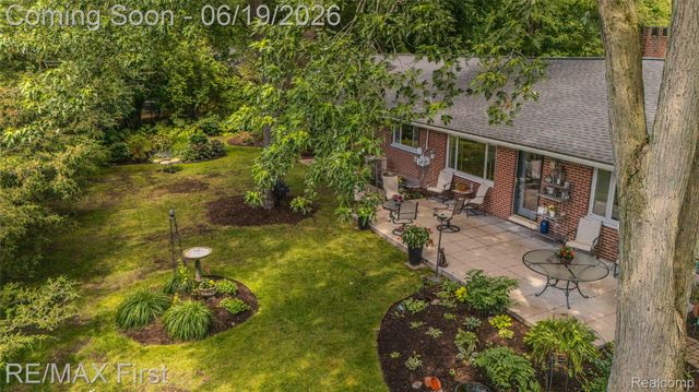 19415 Riverside Drive, Beverly Hills Village, MI 48025