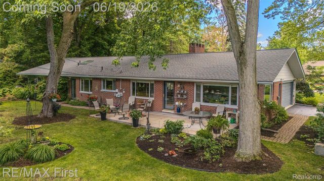 19415 Riverside Drive, Beverly Hills Village, MI 48025