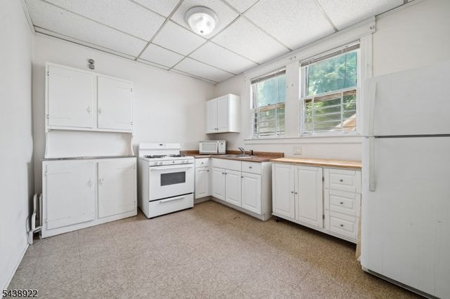 20 Leo Pl, Newark City, NJ 07108