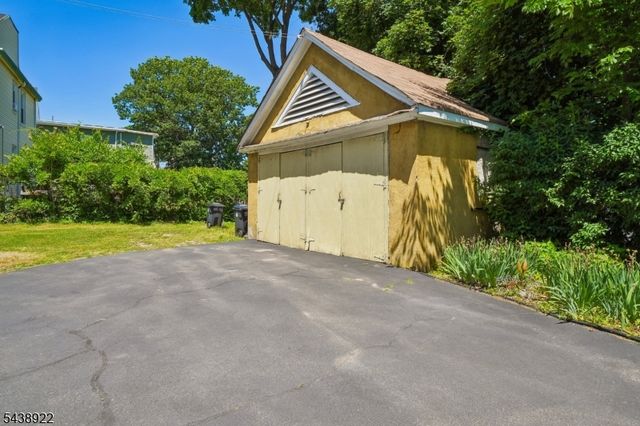 20 Leo Pl, Newark City, NJ 07108