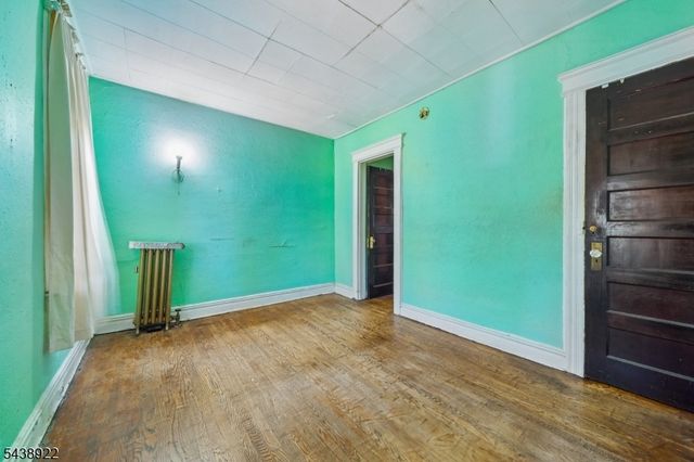 20 Leo Pl, Newark City, NJ 07108