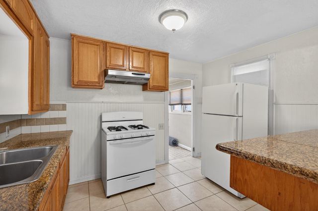 2611 W Acacia St, Stockton, CA 95203