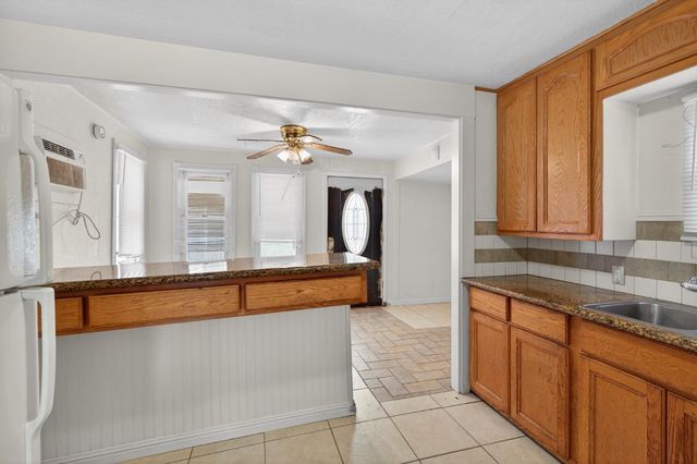 2611 W Acacia St, Stockton, CA 95203