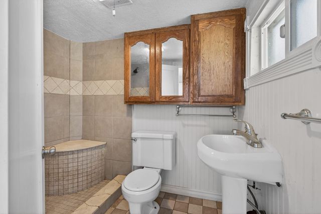 2611 W Acacia St, Stockton, CA 95203