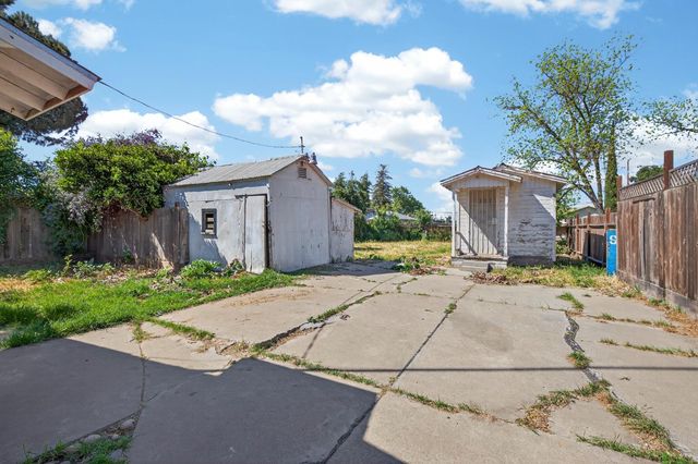 2611 W Acacia St, Stockton, CA 95203